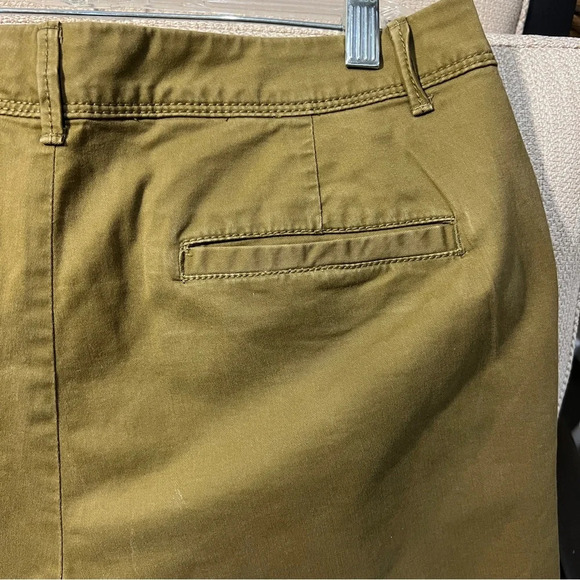 Banana Republic size 10 military desert green shorts - Picture 10 of 12